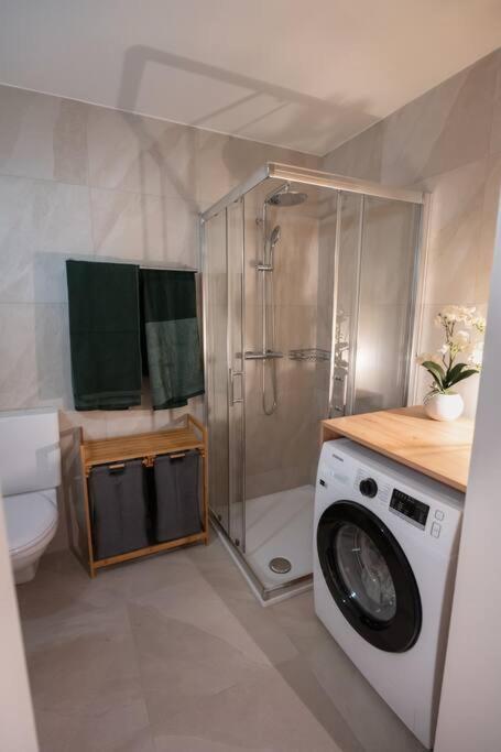 Appartement Spacieux Au Centre De La Gruyere Broc Екстериор снимка